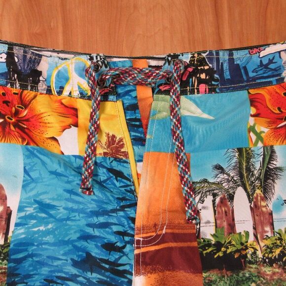 ROBERT GRAHAM Hawaiian Swim Shorts Swim Trunks Size 40 Tropical AOP Board Shorts - Picture 2 of 16